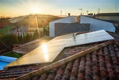 Grécko nainštalovalo 1,89 GW solárnej kapacity v roku 2025 uprostred ochromuj...